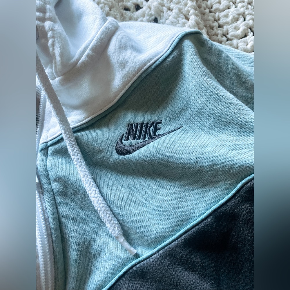 Women’s Nike cropped hoodie